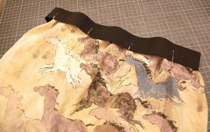 Elastic and fabric pinned for t-shirt skirt